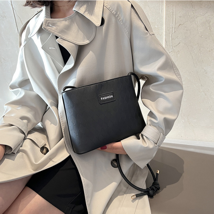 Túi xách nữ đeo chéo đeo vai 2 kiểu dây tùy chỉnh ngắn dài chất da trám in chìm đẳng cấp Capucha T304