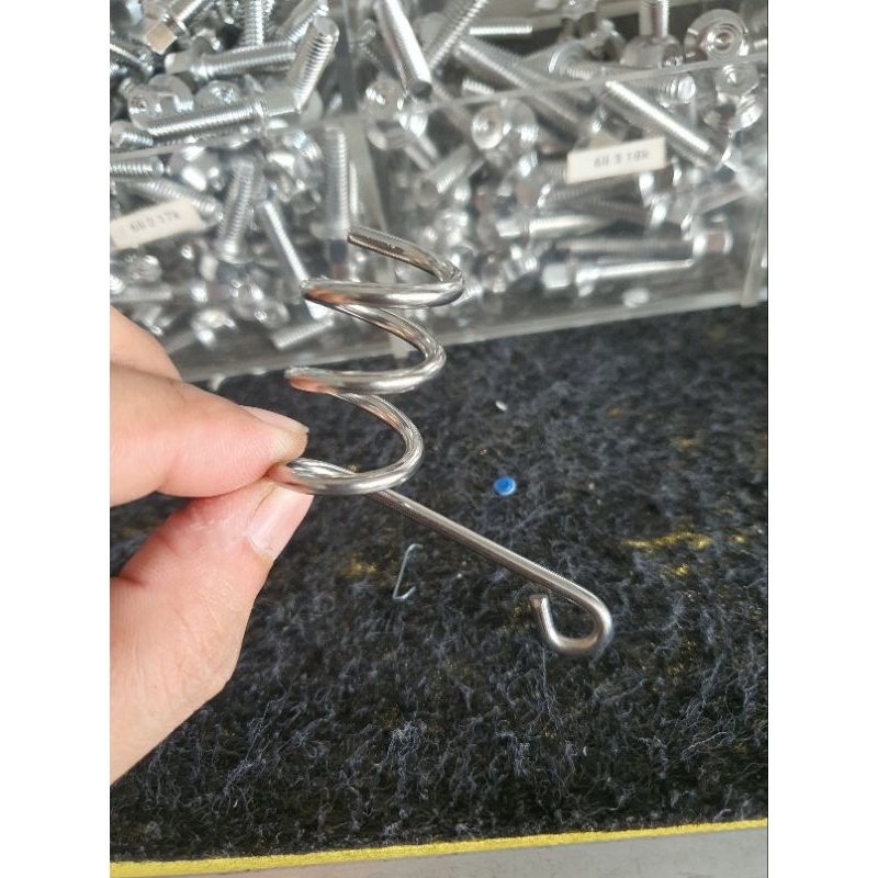 Lò xo inox giữ dây dầu