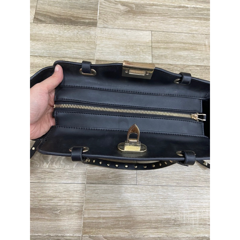 Túi si hiệu Valentino