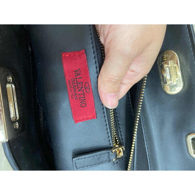 Túi si hiệu Valentino