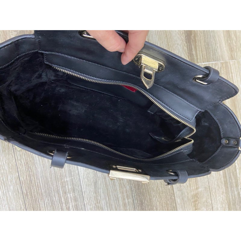 Túi si hiệu Valentino