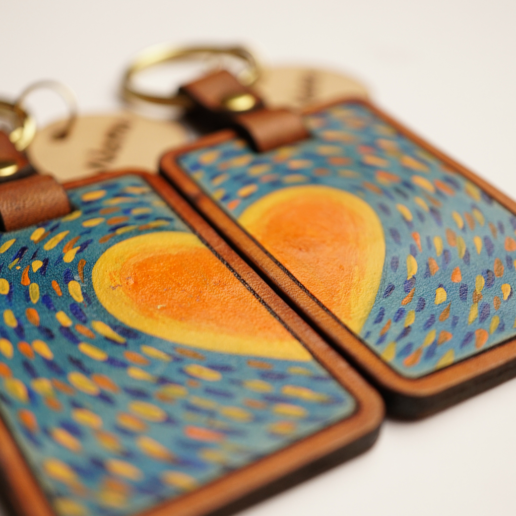 Cặp móc khóa Heart light  - Móc chìa khóa da vẽ tay