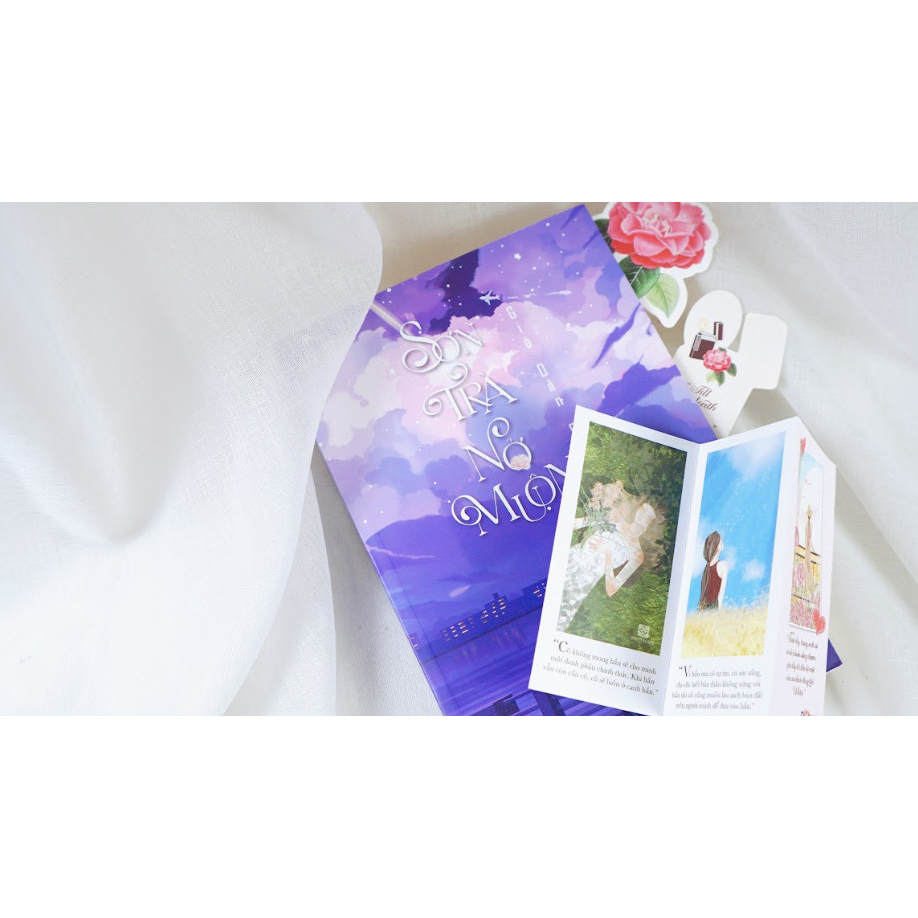 Sách - Sơn trà nở muộn ( Giá Oản Chúc ) - bản đặc biệt tặng kèm bookmark hoa sơn trà+bookmark bật lửa + postcard