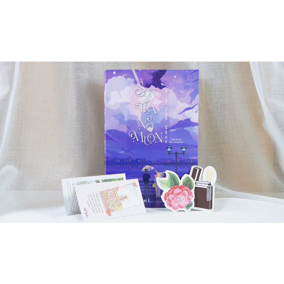 Sách - Sơn trà nở muộn ( Giá Oản Chúc ) - bản đặc biệt tặng kèm bookmark hoa sơn trà+bookmark bật lửa + postcard