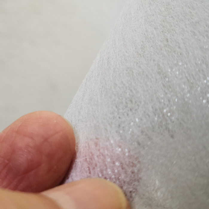 Giấy lót thêu vi tính, thêu tay có keo, ủi khi lót . Loại tốt dày  giúp vải không bị co, giãn khi thêu