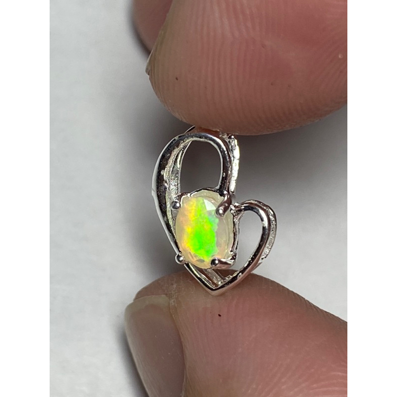 Mặt dây chuyền bạc đá Opal thiên nhiên.
