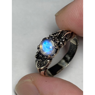 Nhẫn bạc đá Moonstone thiên nhiên.