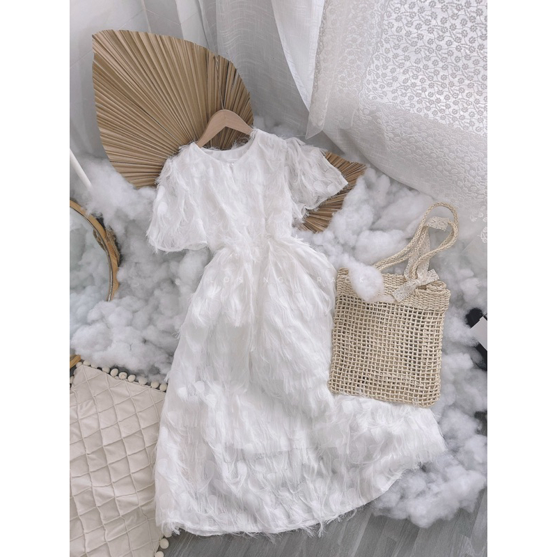 Đầm midi suông trắng lông vũ gài nút tay ngắn xoè cổ V eo co giãn freesize Pumi 14418