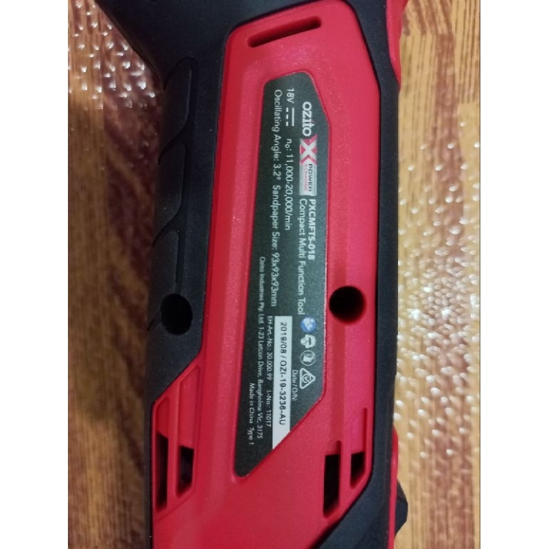 THÂN MÁY CẮT RUNG ĐA NĂNG 18V HIỆU OZITO PXCMFTS-018 MỚI 100%