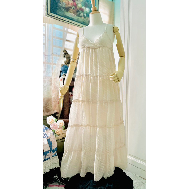 Đầm maxi 2 dây đi biển xinh màu nude hoa văn nổi