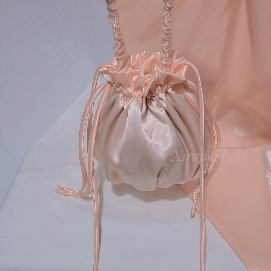 Túi xách đeo chéo dây rút nữ bằng satin - Xinni Bag.