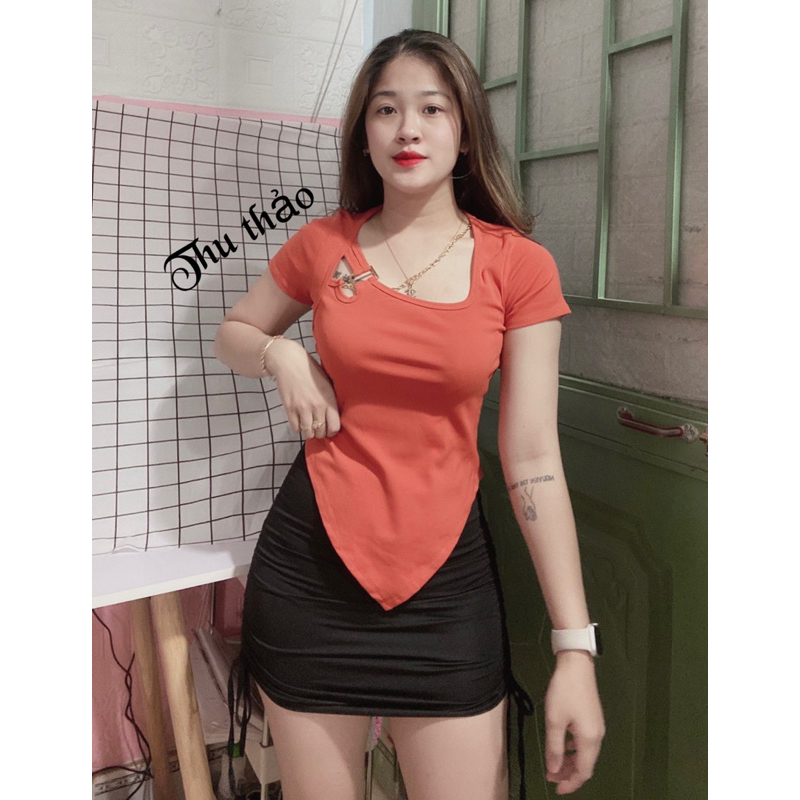 áo thun body tay ngắn tà nhọn phối xích