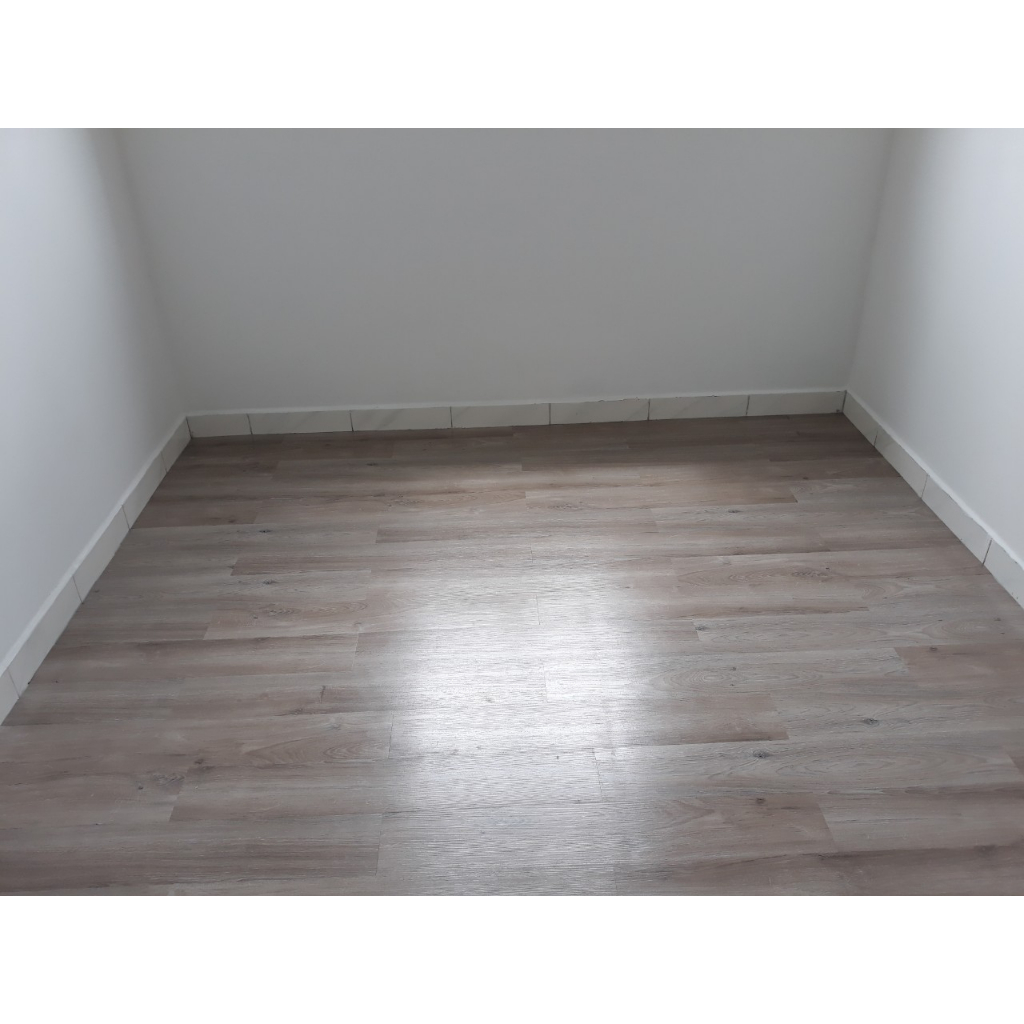 Sàn nhựa vân gỗ nâu nhạt SG05, 152 x 914 x 2 mm, 7 tấm = 1 mét vuông