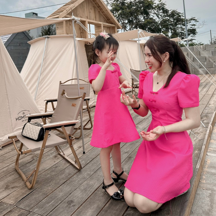 ĐẦM ĐÔI MẸ VÀ BÉ GÁI MÀU HỒNG TREN MB2316
