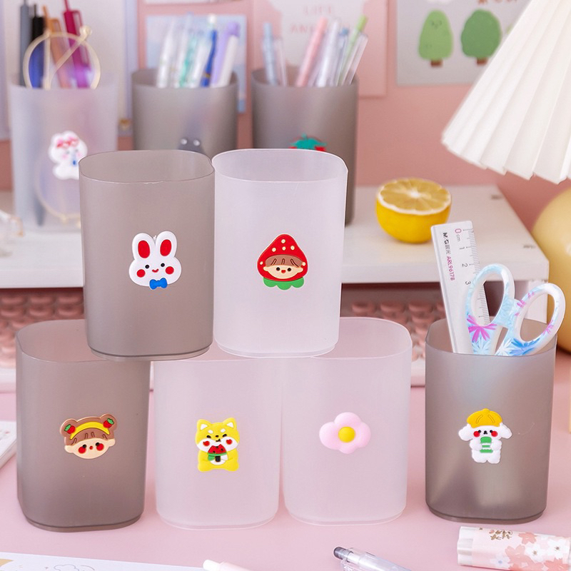 Set 2 ống đựng bút hình tròn có gắn icon dễ thương, hộp đựng bút để bàn cute đa năng giá rẻ đồ dùng học tập dễ thương