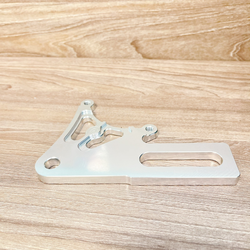 Pát sau Winner/Sonic quay lên đĩa 220mm xài heo 2 Piston đối xứng màu đen, trắng