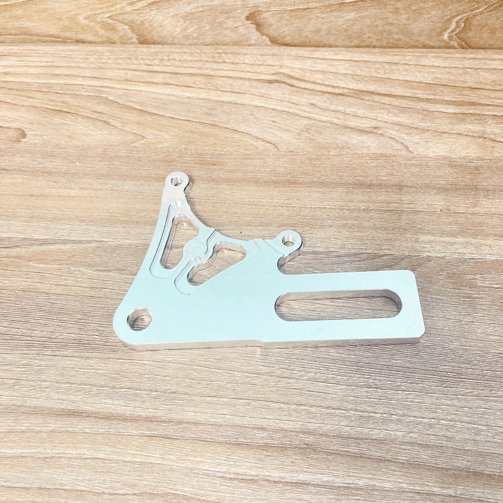 Pát sau Winner/Sonic quay lên đĩa 220mm xài heo 2 Piston đối xứng màu đen, trắng