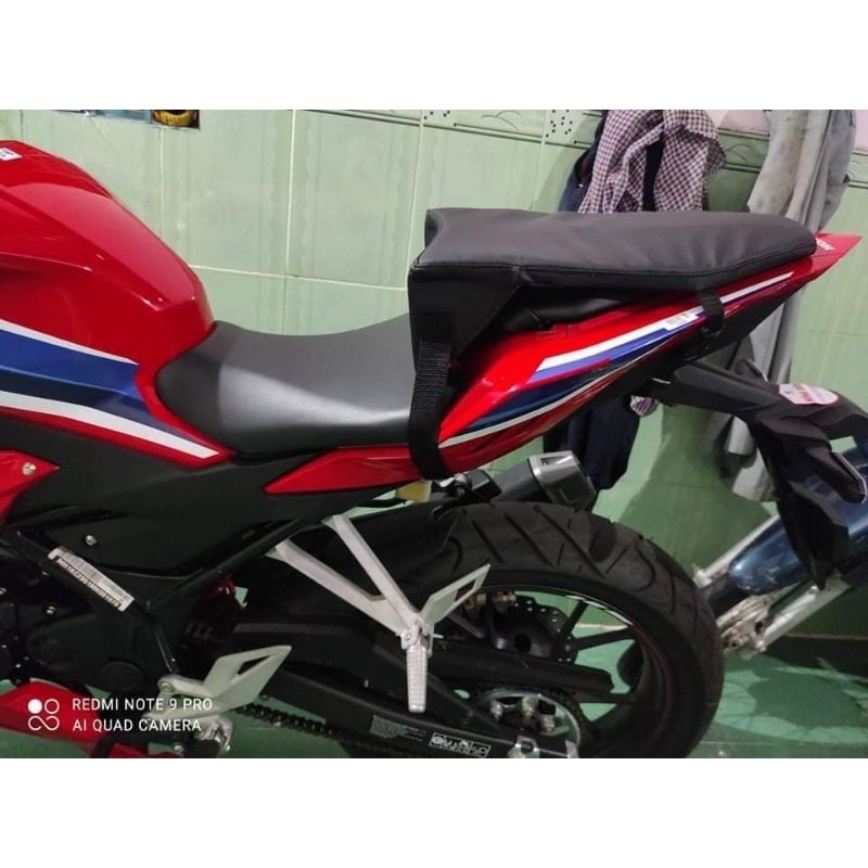yên phụ cbr giúp người sau thoải mái và chở thêm 1 bé