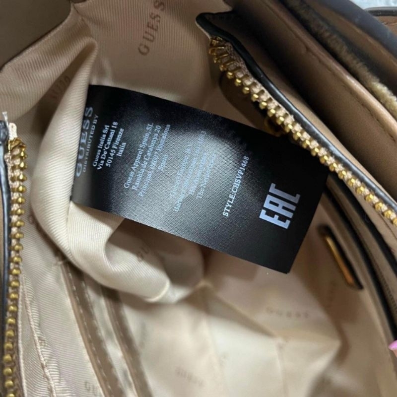 TÚI GUESS KIMI VELVET KẸP NÁCH