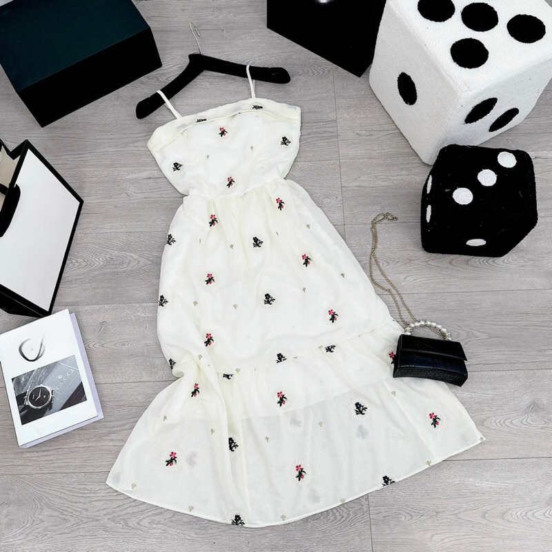 Đầm maxi 2 dây đuôi cá, maxi 2 dây đuôi cá thêu hoa | BigBuy360 - bigbuy360.vn