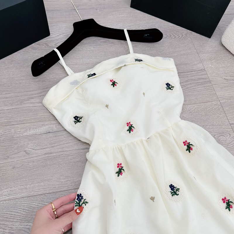 Đầm maxi 2 dây đuôi cá, maxi 2 dây đuôi cá thêu hoa | BigBuy360 - bigbuy360.vn