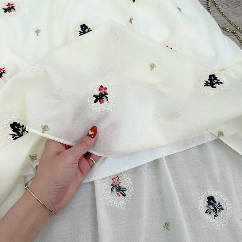 Đầm maxi 2 dây đuôi cá, maxi 2 dây đuôi cá thêu hoa | BigBuy360 - bigbuy360.vn