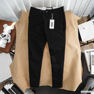 Quần kaki nam chinos SlimFit ôm vừa với chất kaki co giãn dễ chịu thoải mái - QKUN1