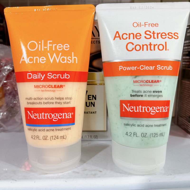 Sữa Rửa Mặt Mụn Trứng Cá Neutrogena Oil Free Acne Wash Daily Scrub – Mỹ