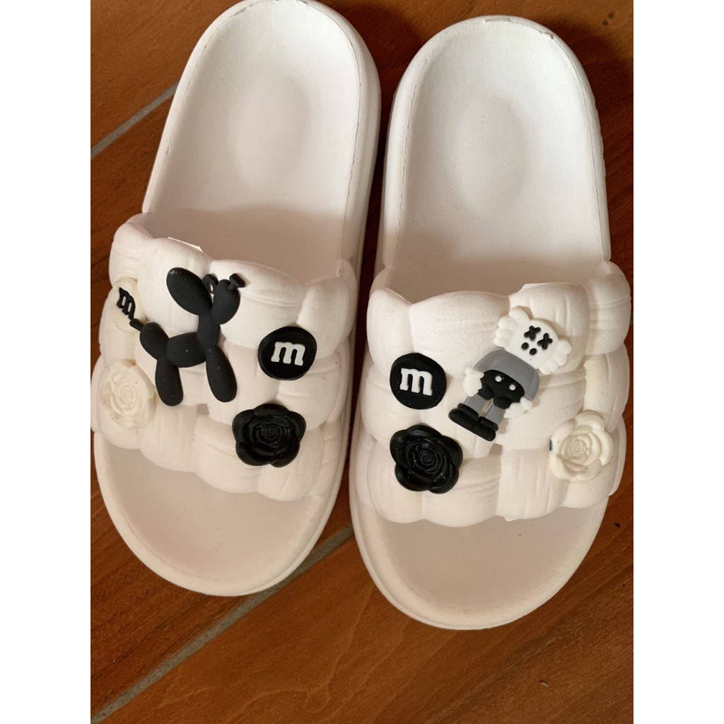 Dép bánh mì nữ quai ngang sticker - dép nữ đi chơi dễ thương giá rẻ