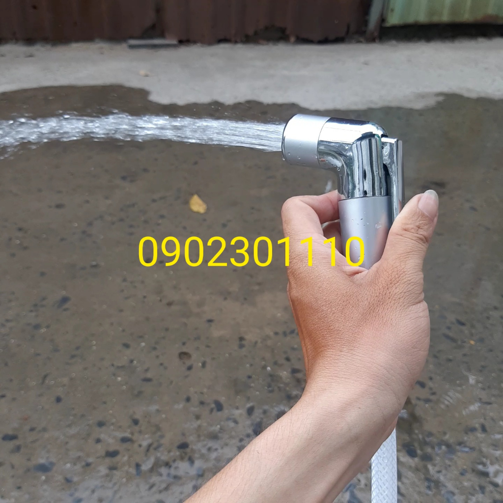 Đầu vòi xịt vệ sinh màu xám, chất liệu nhựa mạ