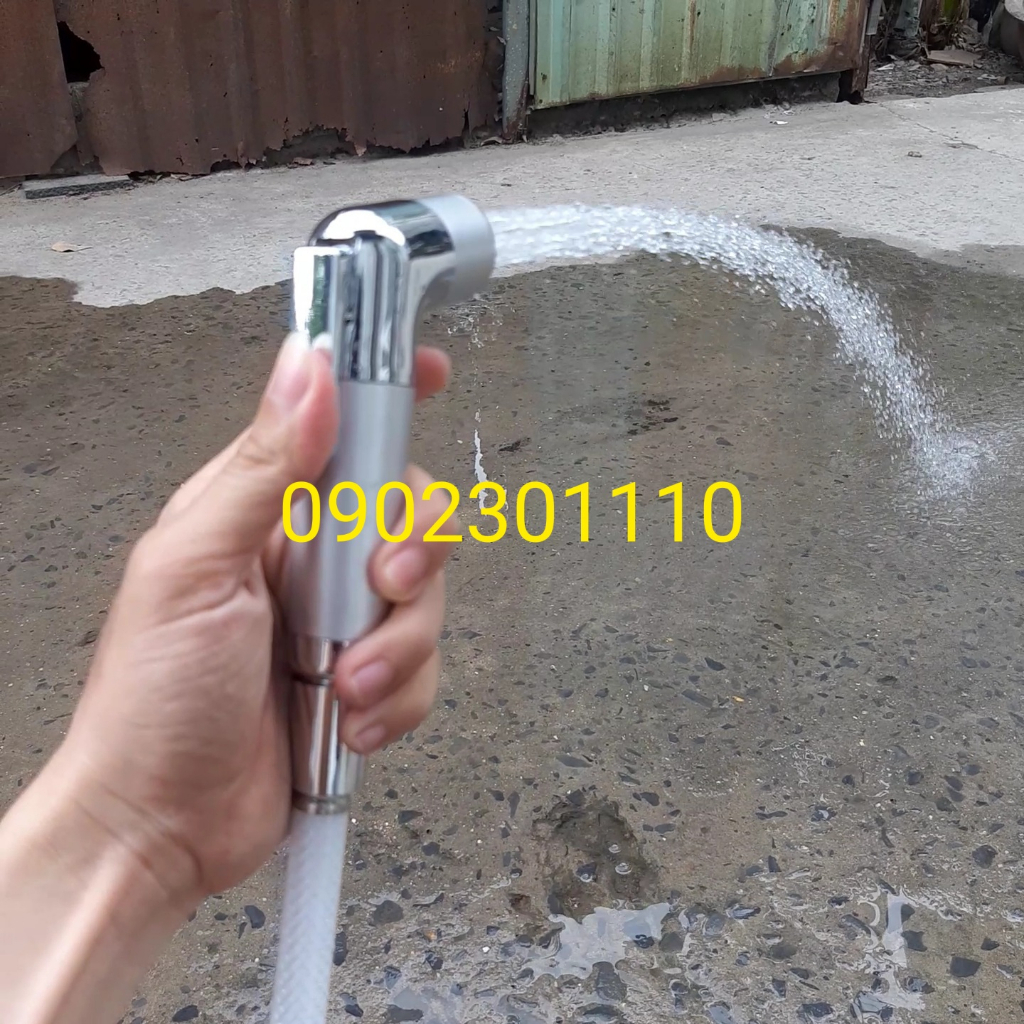 Đầu vòi xịt vệ sinh màu xám, chất liệu nhựa mạ