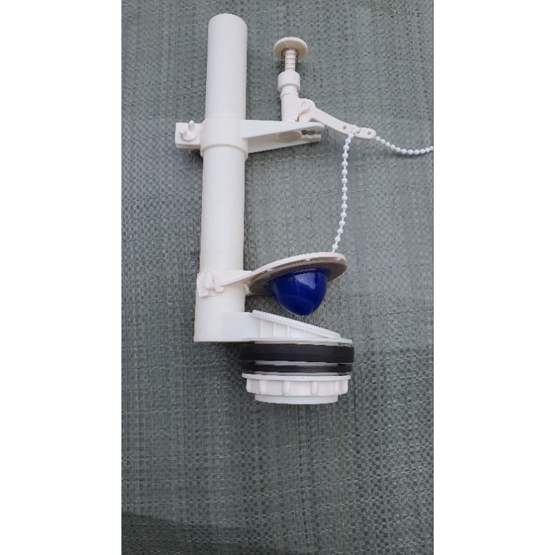 Con cóc lắp vào cột xả bồn cầu loại nhấn, gạt