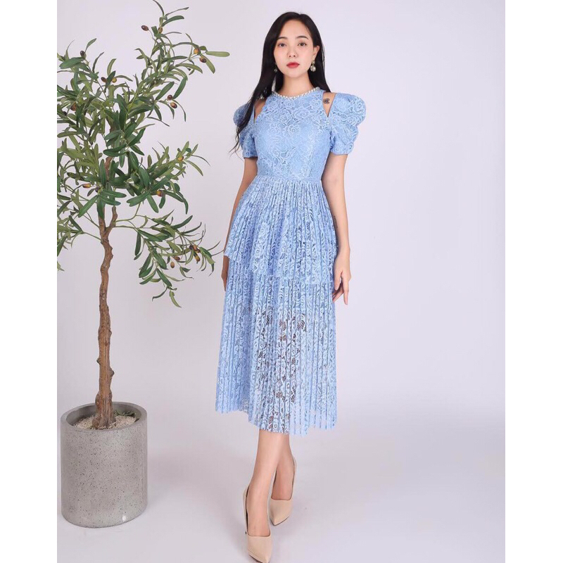 Đầm Ren Hai Tầng Xếp Ly Cổ Ngọc Khoét Vai Thiết Kế Sarah Dáng Xòe Thanh Lịch, Có Lớp Lót Dày Dặn Đứng Form Tôn Dáng