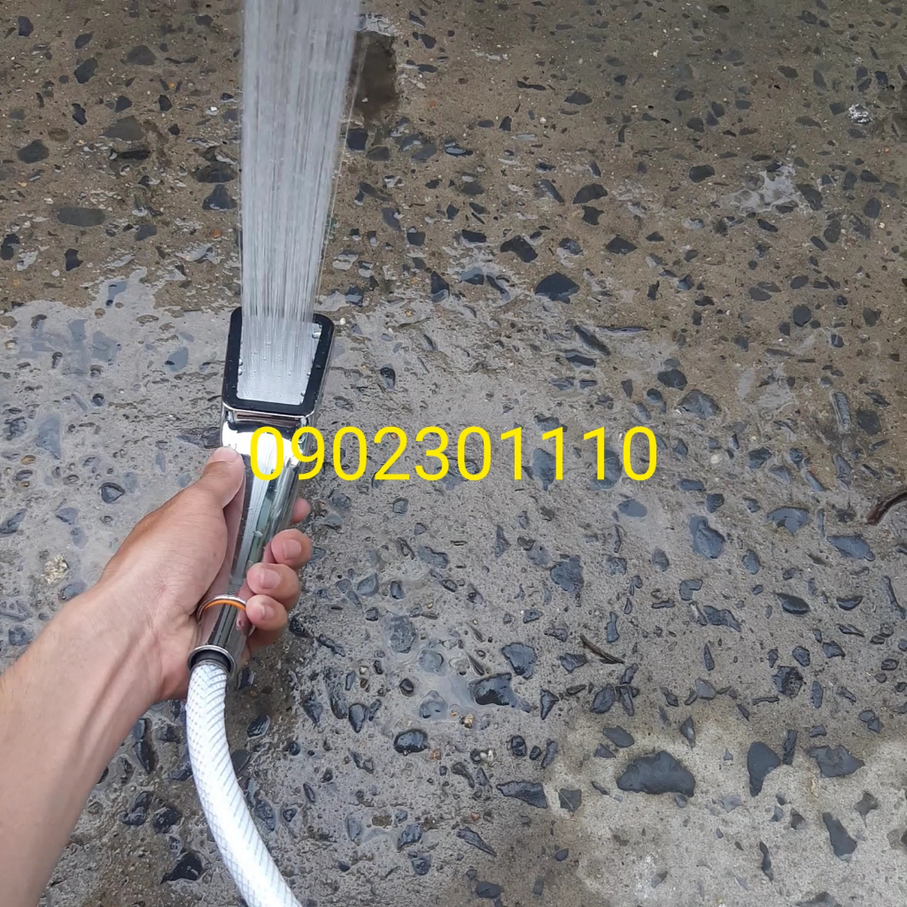 Tay sen tắm tăng áp nước mạnh, tay sen mạ crom sáng bóng, viền mặt đen, chất liệu nhựa