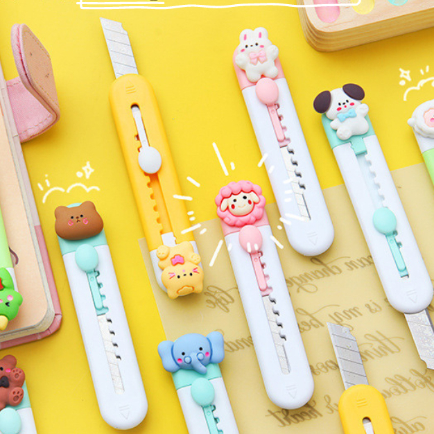 DAO DỌC GIẤY Mini Gắn Charm Mèo/Thỏ/Gấu Xinh Xắn Giá Rẻ Dao Rọc Bút Bấm Cầm Tay Khui Hàng Trong Suốt Unboxing Cute