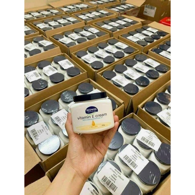 Kem dưỡng da mềm mịn Redwin Vitamin E Cream 300g của Úc