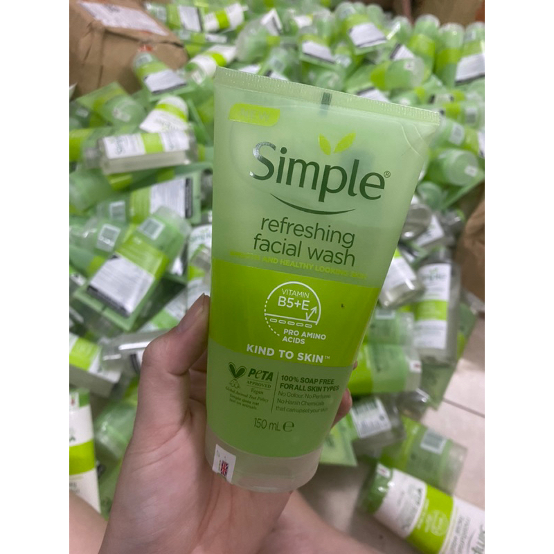 Sữa Rửa Mặt Simple 150ml giúp da sạch thoáng, cấp ẩm và ngừa mụn