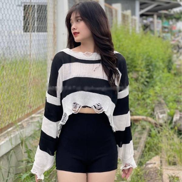 Áo len nữ Montoghi dệt kim mỏng KIỂU RÁCH CROPTOP kẻ sọc phong cách cá tính