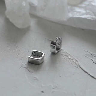 Shan Earrings | Khuyên Tai Shan vuông trơn Unisex