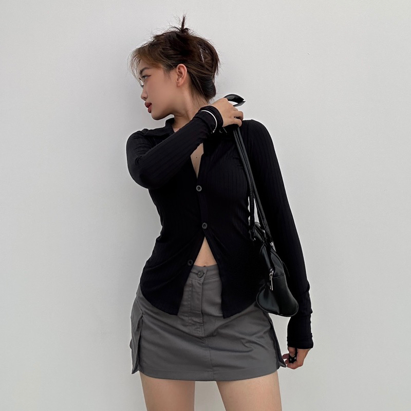 ( HÀNG CÓ SẴN) Cargo skirts + Áo gài nút chữ V ngược gân co giãn nhẹ