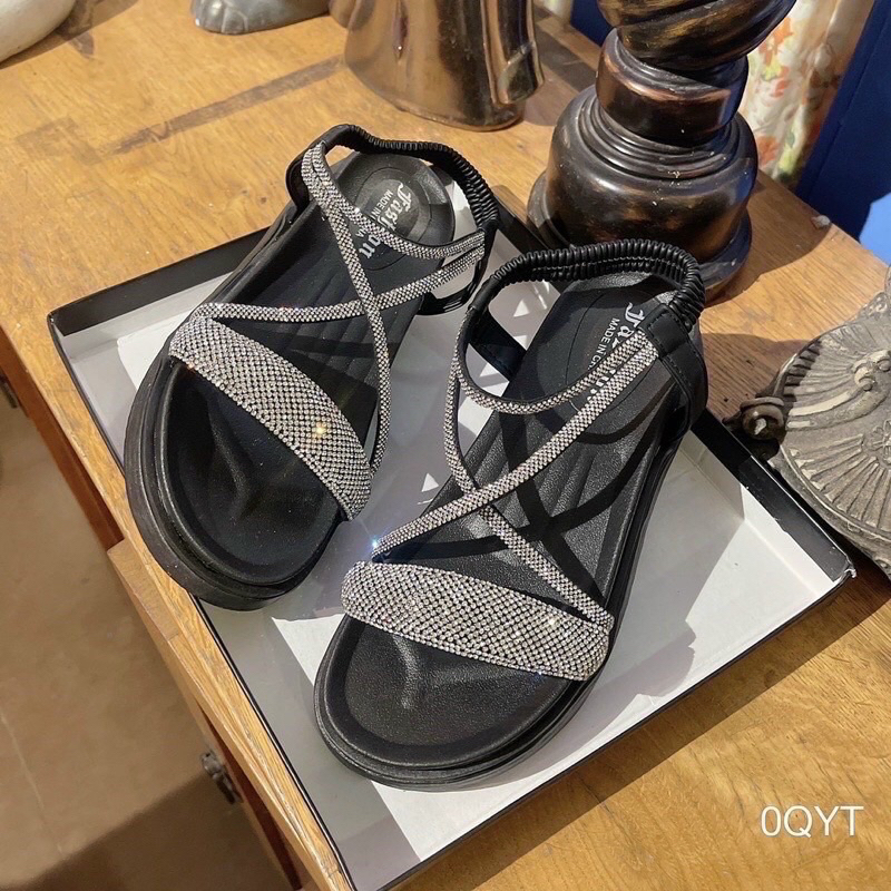 Giày sandal nữ quai ngang đính đá bản to hàng QC đế cao 4p 2 màu đen/kem mẫu mới hot trend xinh rẻ đẹp