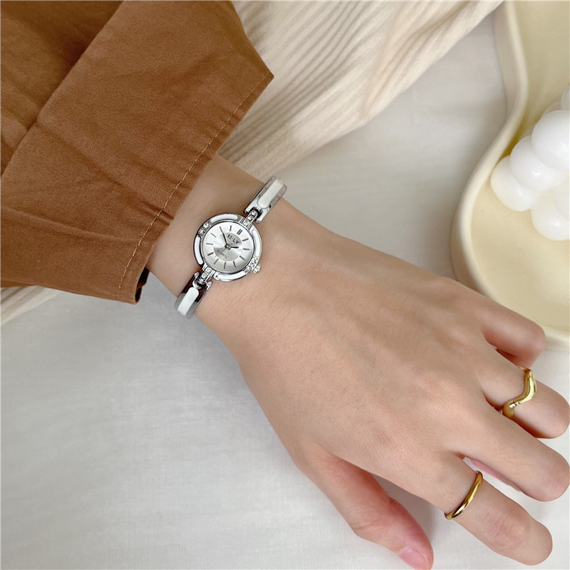 Đồng hồ nữ QUARTZ mặt kim tròn hiện đại thiết kế sang trọng | BigBuy360 - bigbuy360.vn