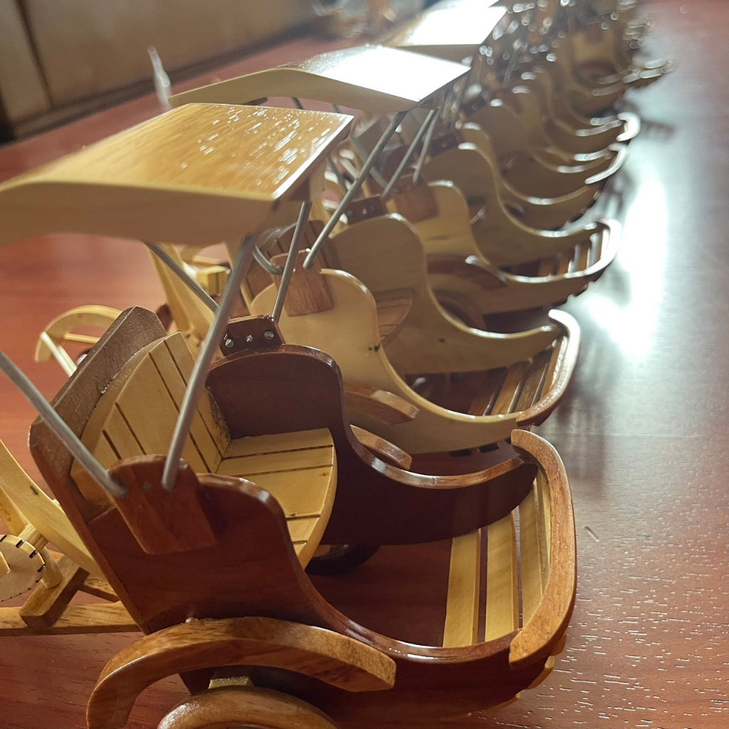 Mô hình xích lô gỗ hàng chất lượng cao, handmade 100% từ gỗ tự nhiên kích thước 30x10x16 cm