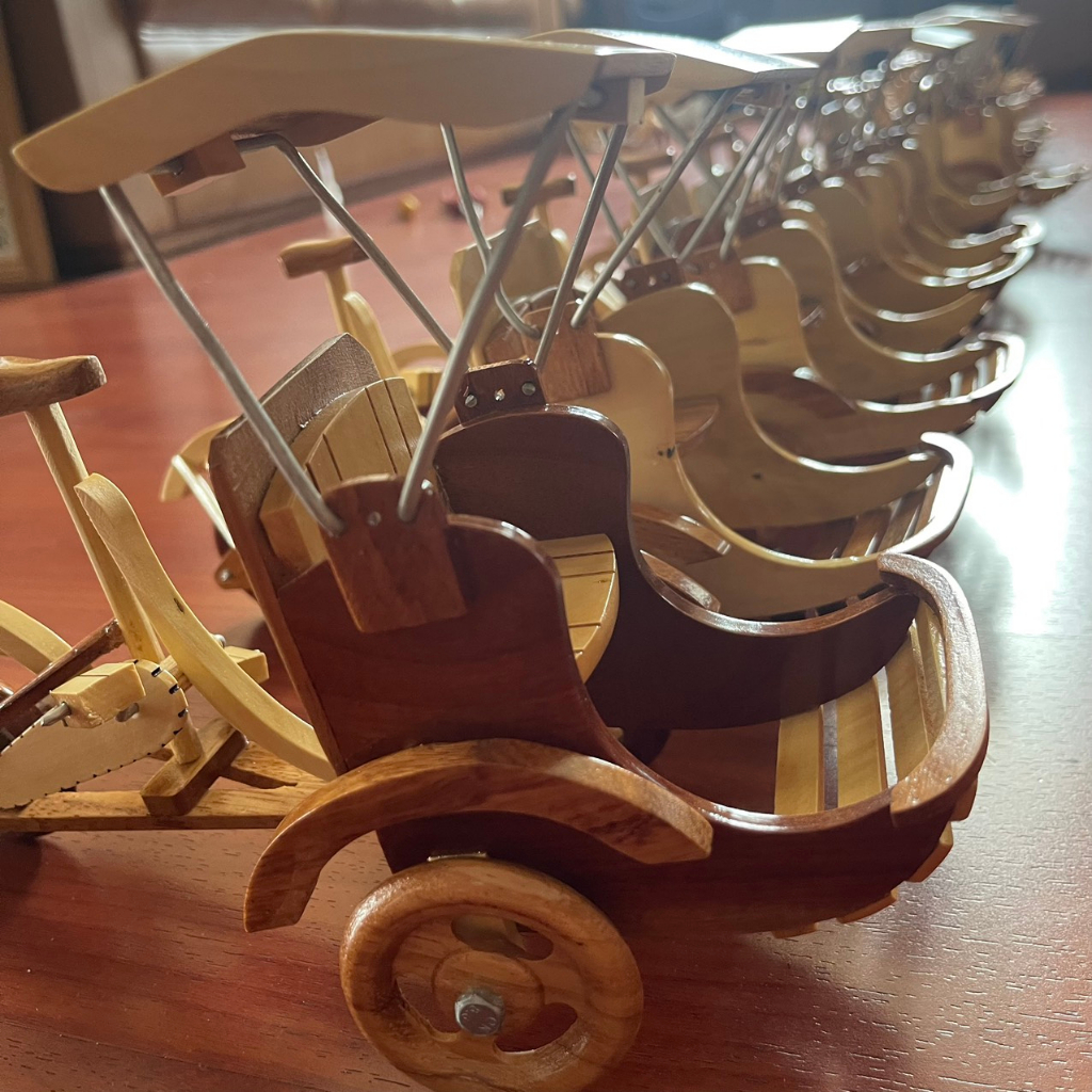 Mô hình xích lô gỗ hàng chất lượng cao, handmade 100% từ gỗ tự nhiên kích thước 30x10x16 cm