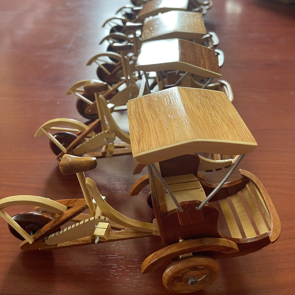 Mô hình xích lô gỗ hàng chất lượng cao, handmade 100% từ gỗ tự nhiên kích thước 30x10x16 cm