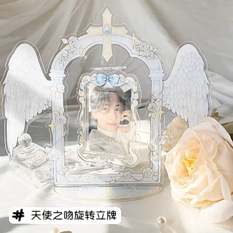 Standee frame xoay 360 phiên bản thiên thần