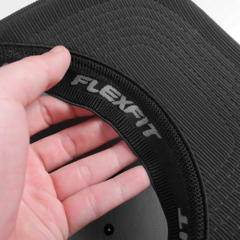 Nón lưỡi trai bít đuôi ADIDAS ORIGINAL màu đen đội cực sang