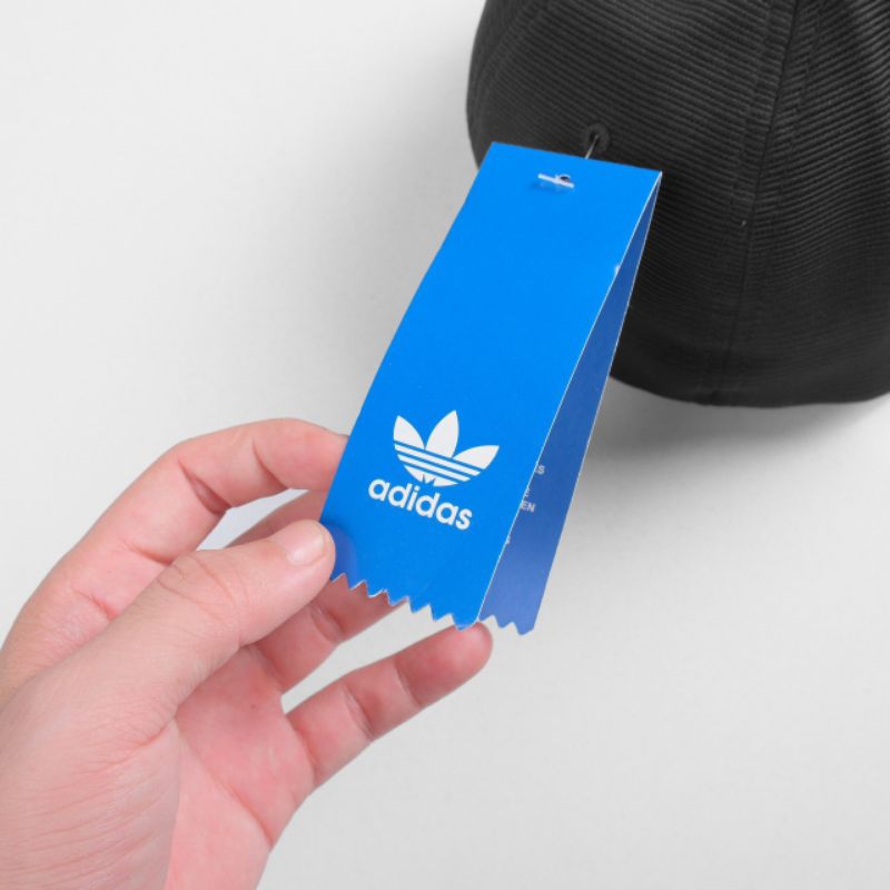 Nón lưỡi trai bít đuôi ADIDAS ORIGINAL màu đen đội cực sang