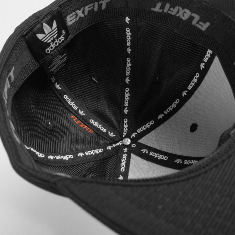 Nón lưỡi trai bít đuôi ADIDAS ORIGINAL màu đen đội cực sang