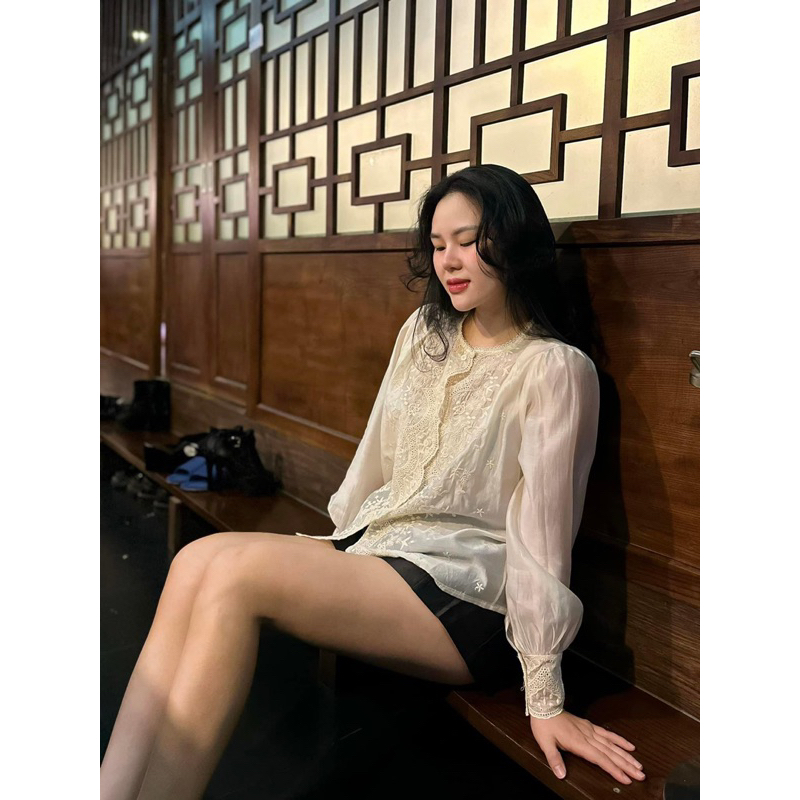 Áo voan vạt sóng
